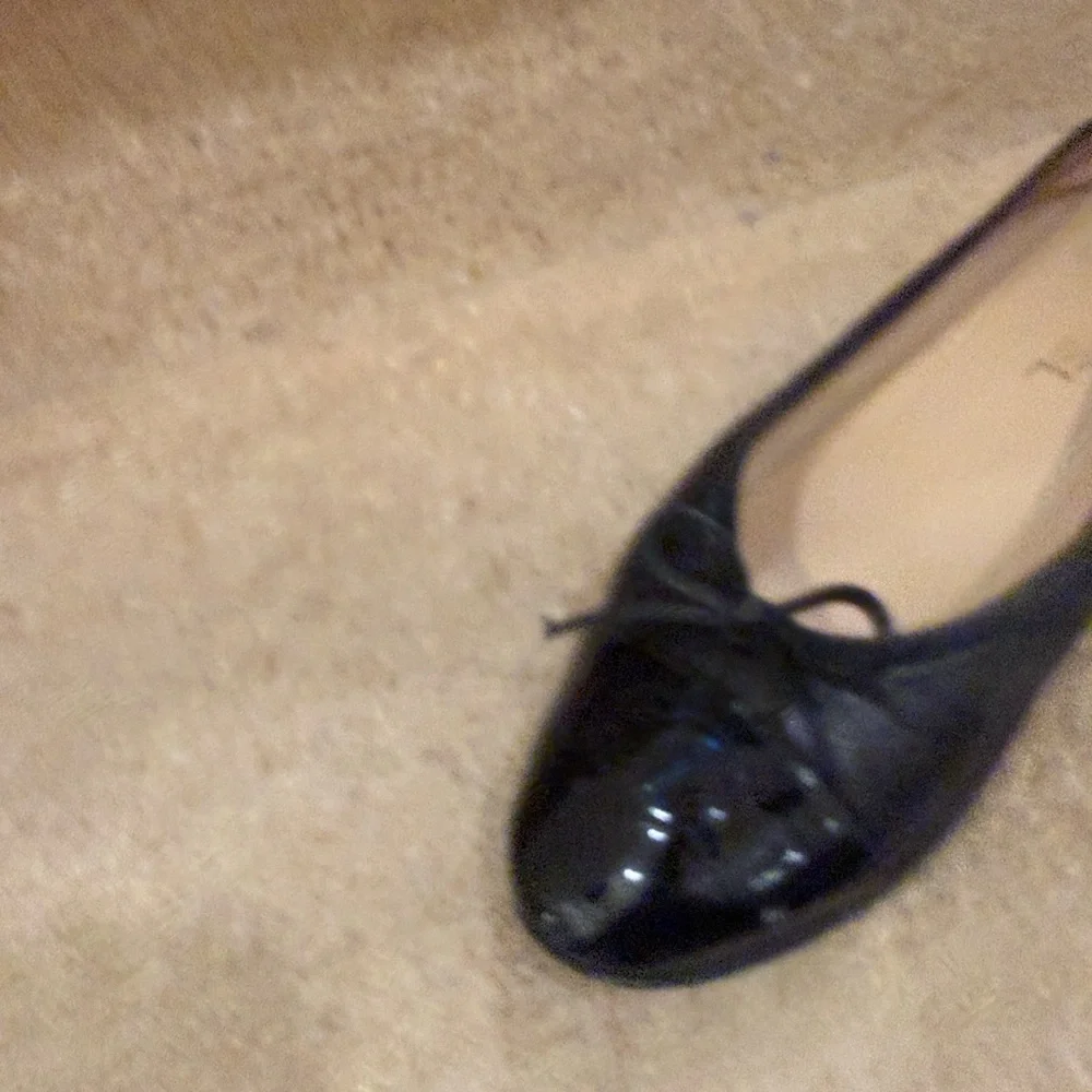 CHANEL Black Patent Leather Flats - Picture 2 of 10